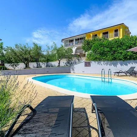 Elisa With Pool In Istria Villa Rajki